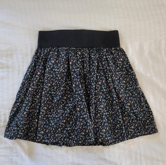 Necessary objects elastic waist floral skirt size medium - Picture 1 of 4
